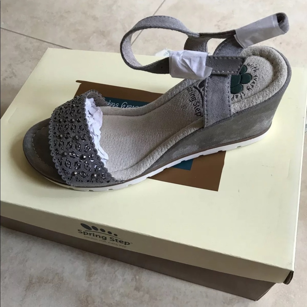 SpringStep BRAND NEW Gray Studded Suede Wedge Sandal